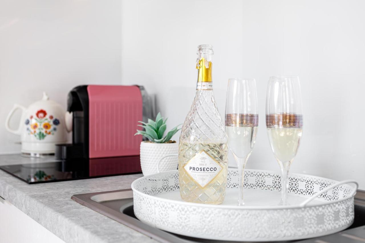 Apartament "Anna" - Kwartal Rozy Wiatrow, 15 Min Spacerem Od Plazy 슈비노우이스쳬 외부 사진