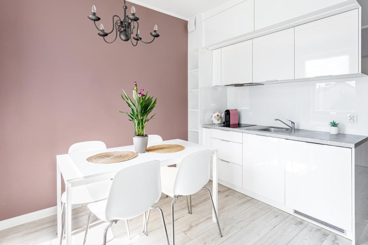 Apartament "Anna" - Kwartal Rozy Wiatrow, 15 Min Spacerem Od Plazy 슈비노우이스쳬 외부 사진